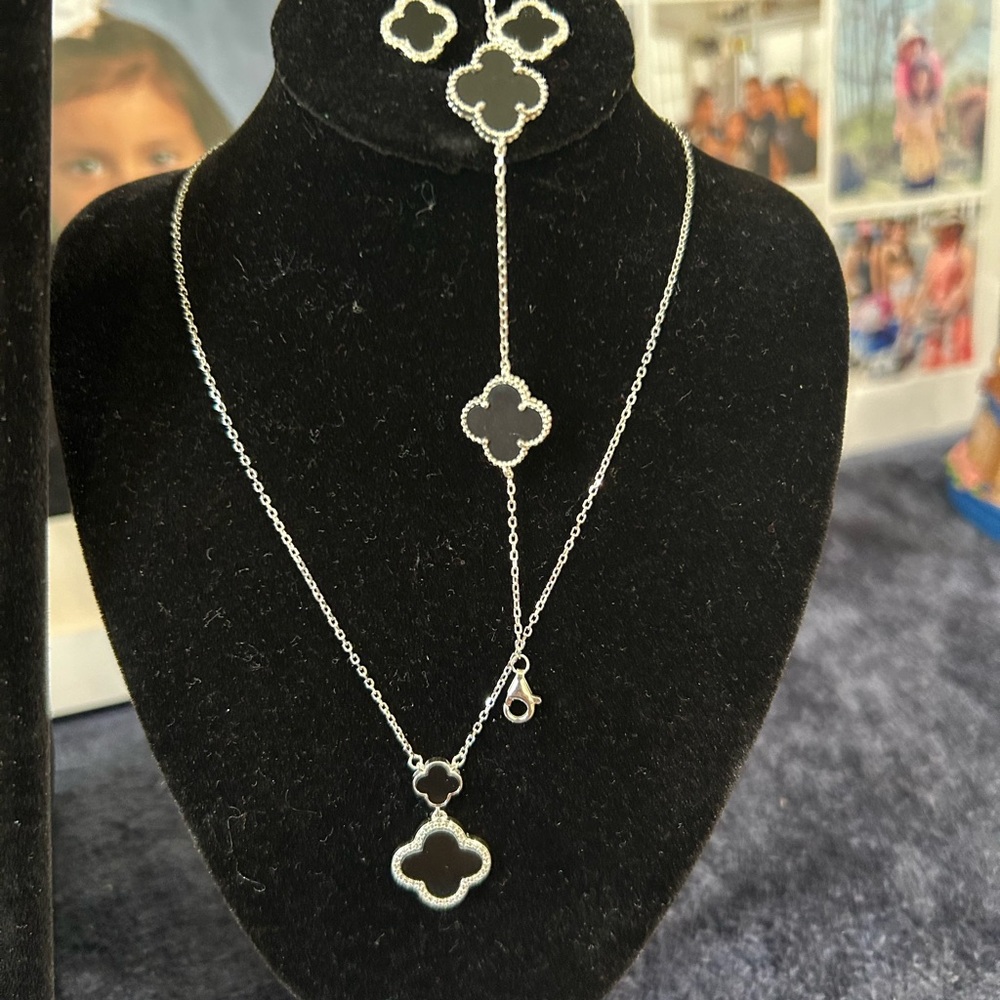 Elegant Silver Clover Necklace and Earring Set